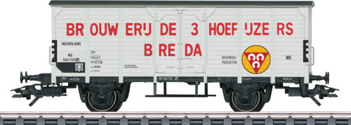 W441-48772  2-Axle Wood Beer Reefer - 3-Rail Ready to Run -- Brouwerij de 3 Hoefijzers (Era III 1950; white, red, yellow)