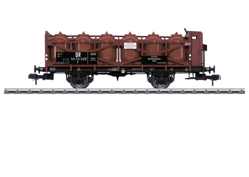 58727 Acid Transport Flatcar with Containers - Ready to Run -- VEB Zellstoffwerke Pirna 53-72-22 P (Era III, black, Boxcar Red)