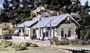 HO KIT DPM Gold Coal River Passenger Depot