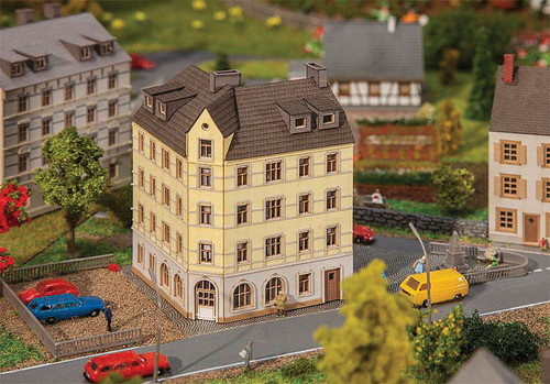 W272-282782  Town Corner House -- Laser-Cut Cardstock Kit - 5 x 5 x 7.2cm