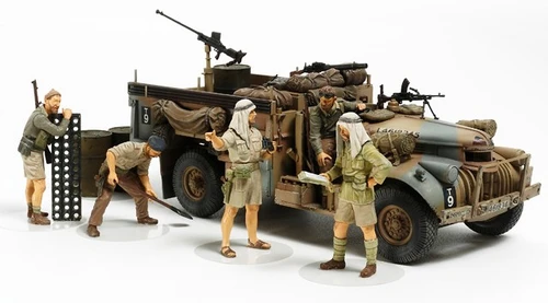 1/35 British LRDG Command Car w/7 Crew