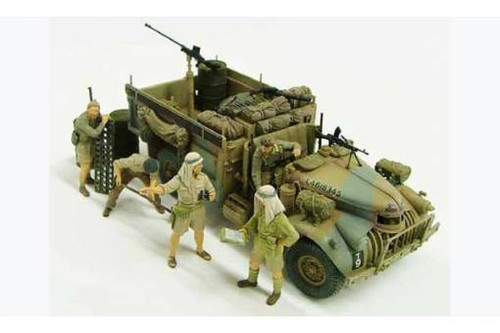 32407 1/35 British LRDG Command Car w/7 Figures