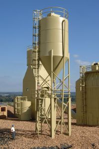 BAC35104  HO Scenescapes Industrial Silo