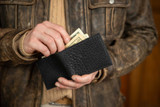 High-Quality Men's Wallets vs. Leather Money Clips: Style Tips