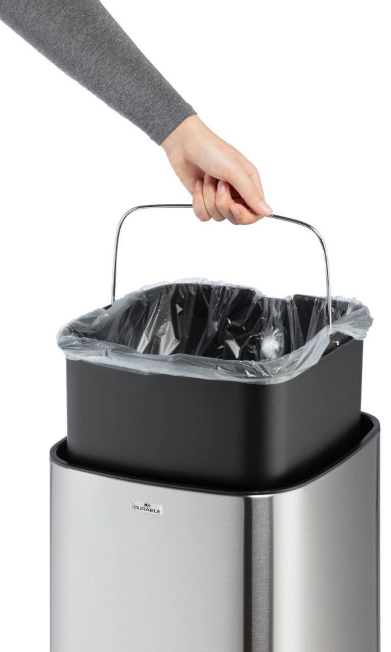 342323 - No Touch Sensor Bin with liner being removed demonstrating the ease of emptying