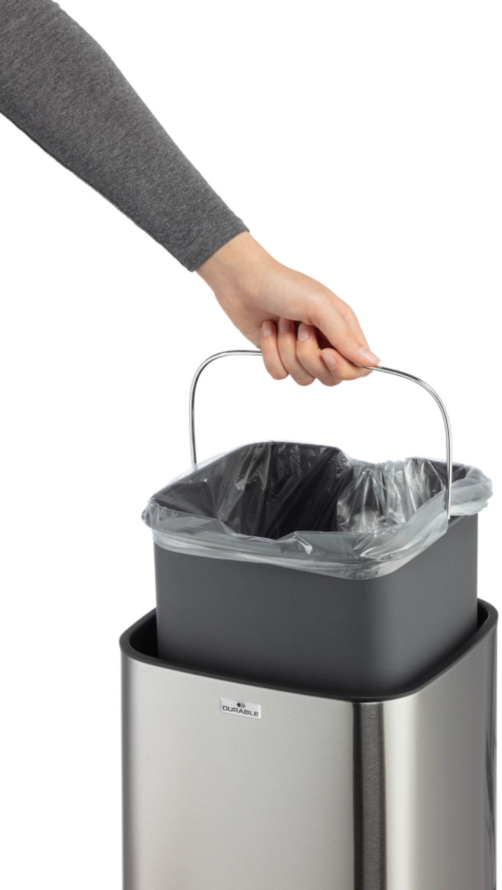 342123 - No Touch Sensor Bin with liner being removed demonstrating the ease of emptying