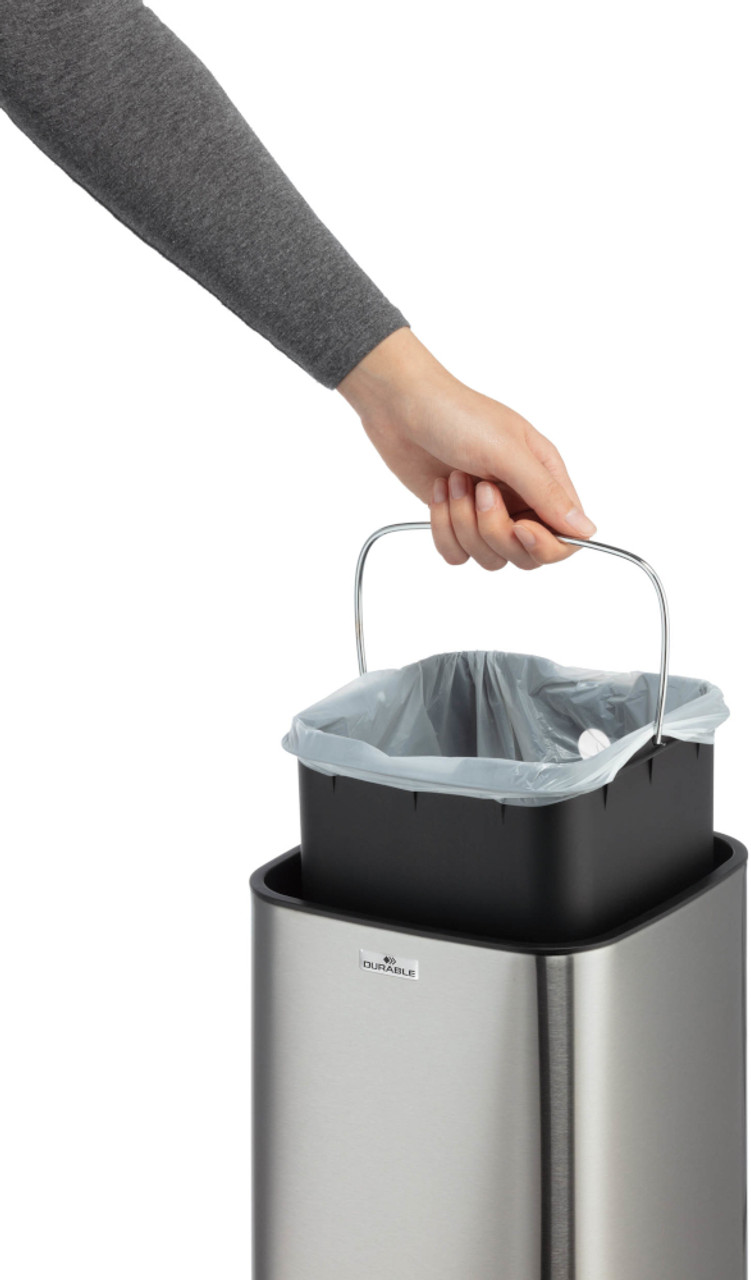 342023 - No Touch Sensor Bin with liner being removed demonstrating the ease of emptying