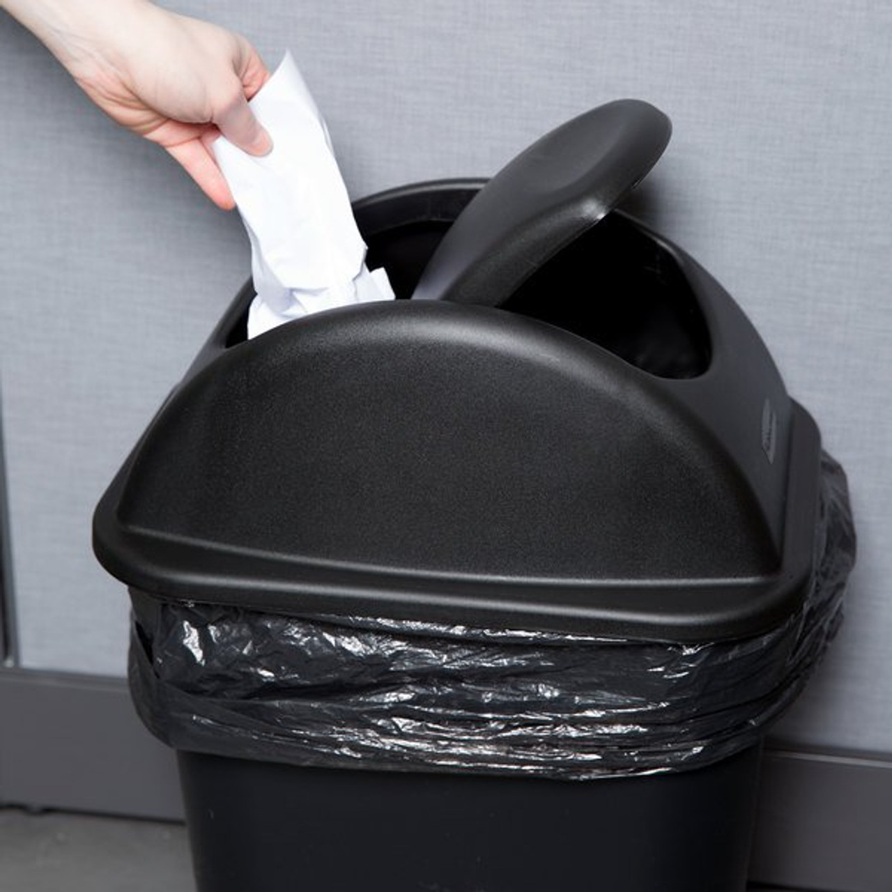 FG306600BLA - Person disposing of paper into wastebasket fitted with Swing Lid