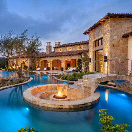 Outdoor Fire Pits: Built in Gas Fire Features to Enjoy Year-Round