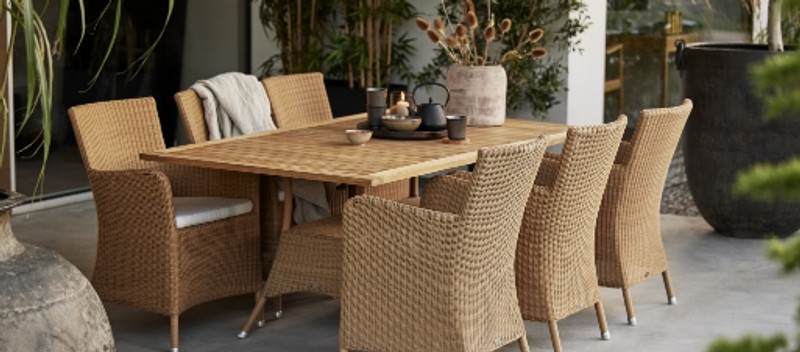 YOUR GUIDE TO SUSTAINABLE MATERIALS AND DECOR DECISIONS FOR YOUR OUTDOOR SPACE