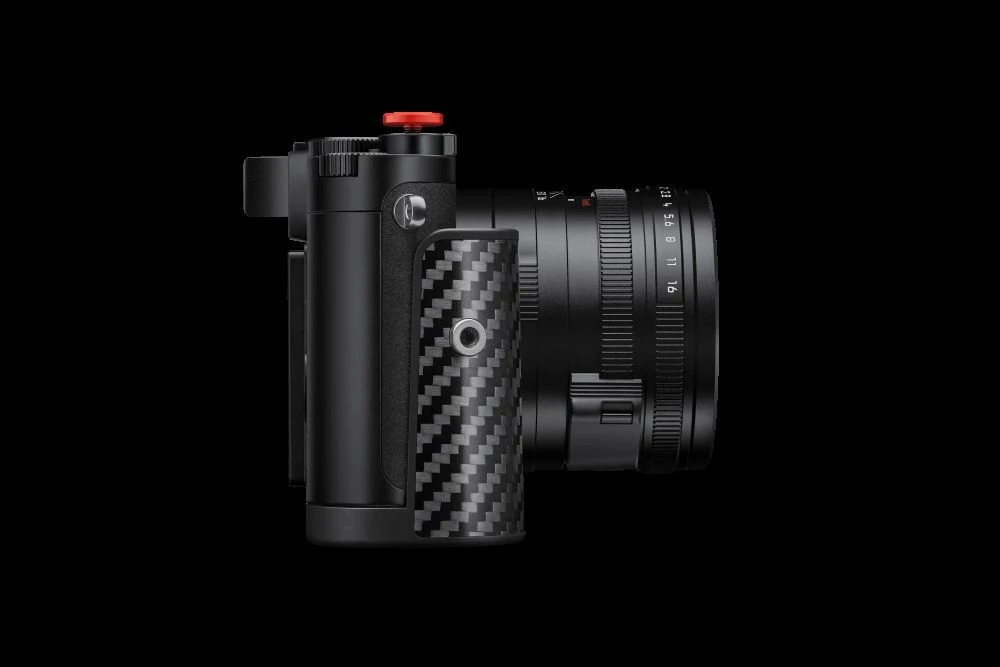 Red soft-release button / hand grip detail