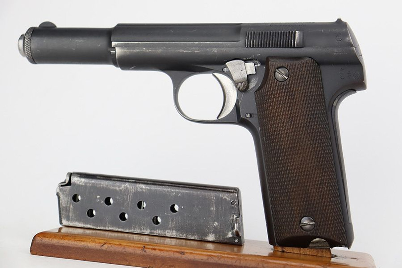 Immediate Post-WW2 Astra Model 600 - Matching Magazine - 1