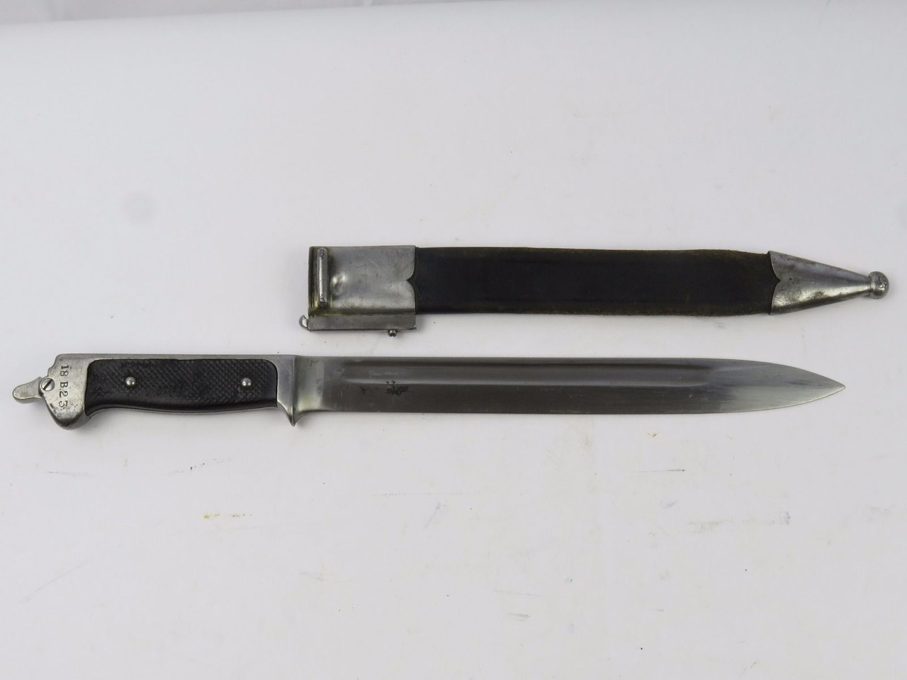 Alex Coppel WW1 Bayonet with Matching Scabbard - 1