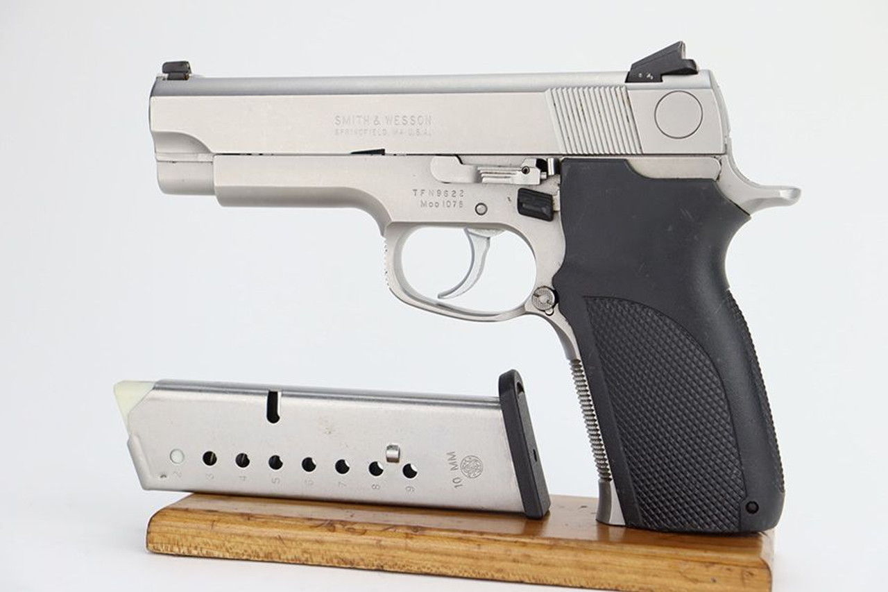 Smith & Wesson Model 1076 - 1