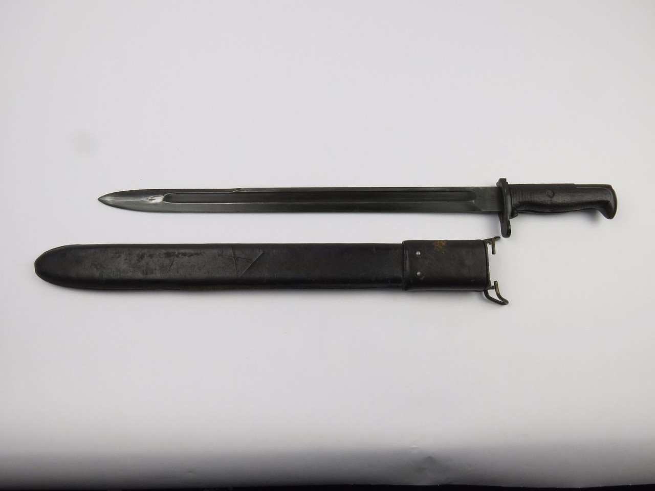 WW1 Rifle Bayonet & Leather Scabbard - Rare - 1
