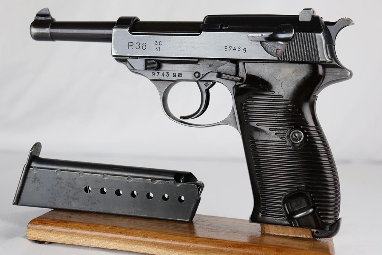 Walther P.38 - 2nd Variation ac 41 - Matching Magazine - 1