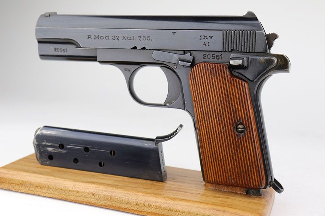 Beautiful Nazi Femaru M37 - Matching Magazine - 1