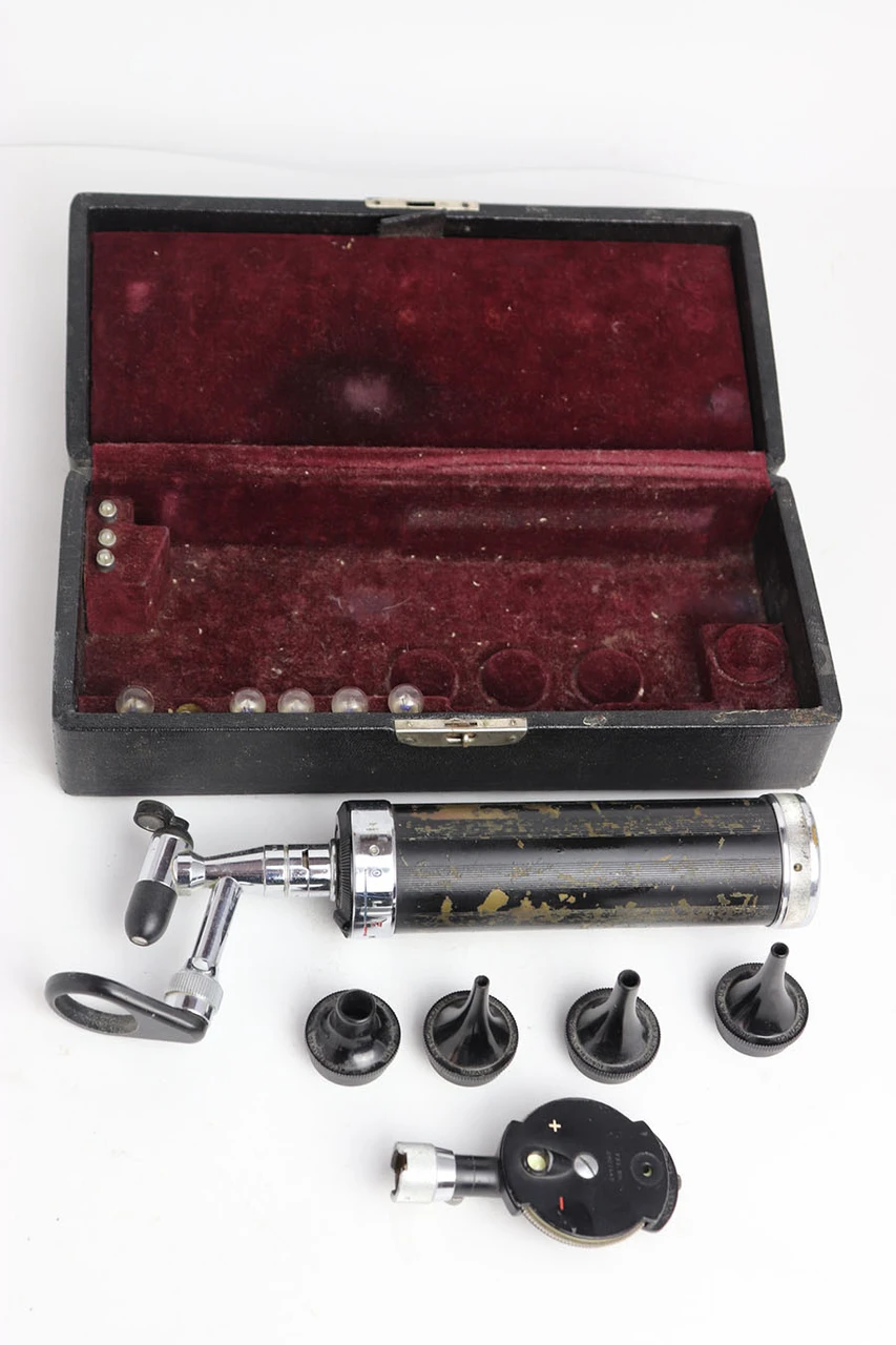 WW2 USN Navy MD Welch Allyn Otoscope Ophthalmoscope Set National Instrument Co. - photo 1 of 13