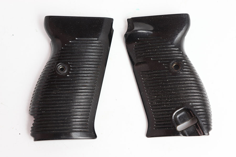 Damaged Original WW2 Black Spreewerk P.38 Grip - photo 1 of 5