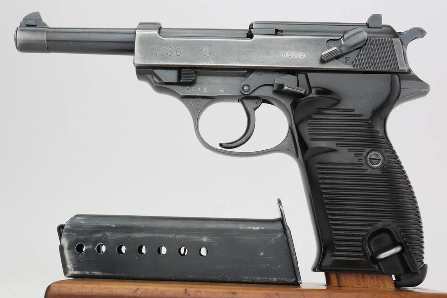 1940 AC 40 Walther P.38 pistol - left side with magazine