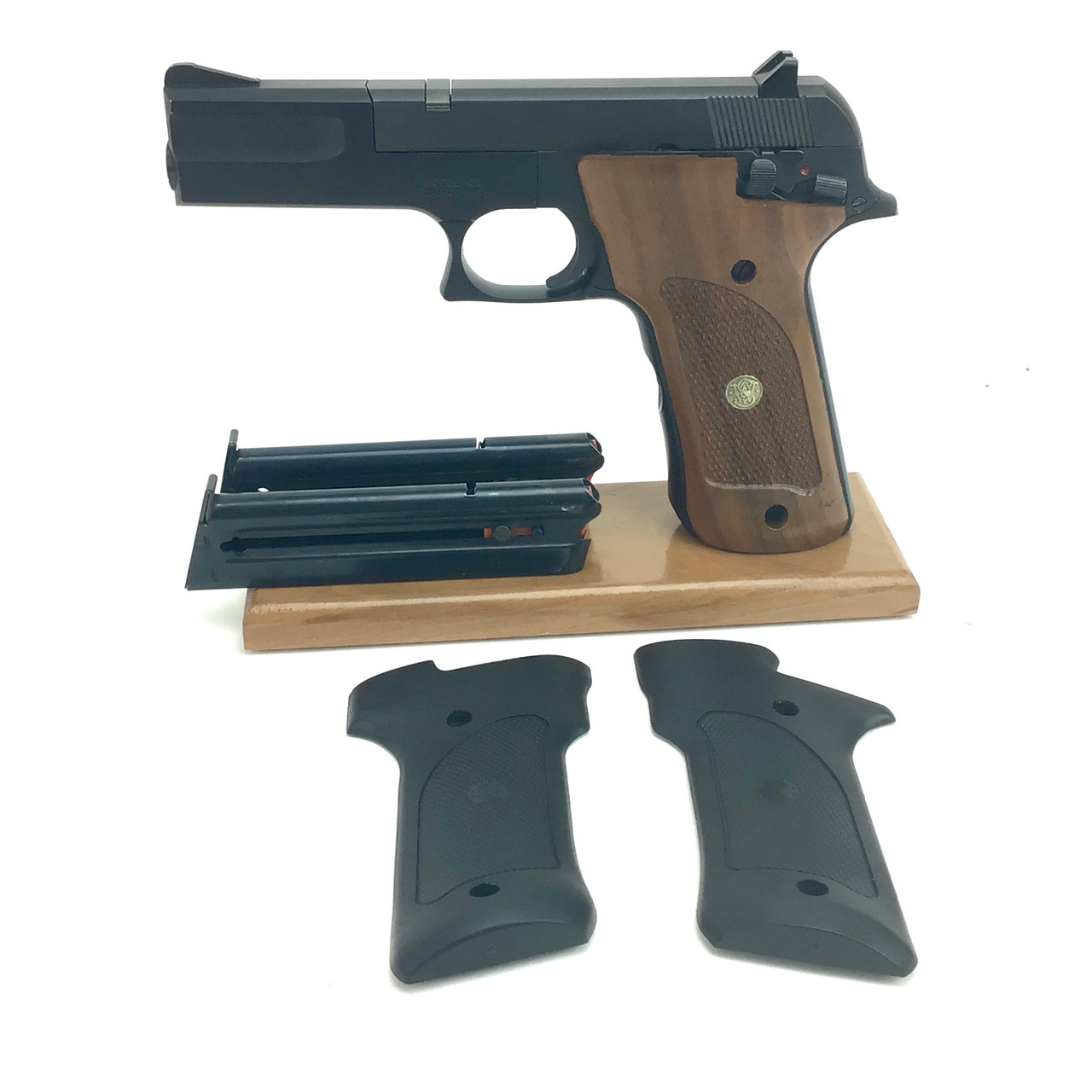 Excellent - S&W Model 422 Target Pistol - photo 1 of 15