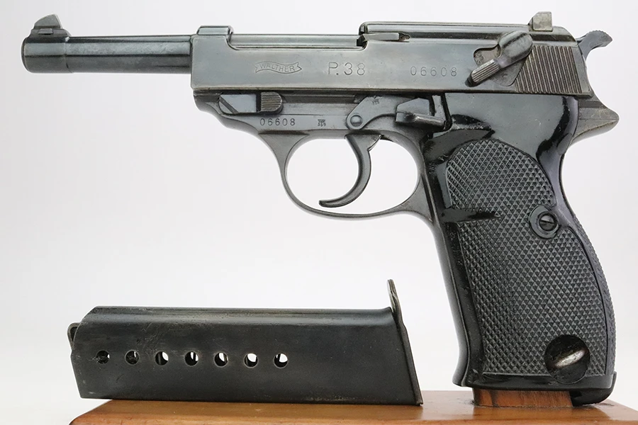 Third variation Zero Series Walther P.38 pistol - left side with magazine