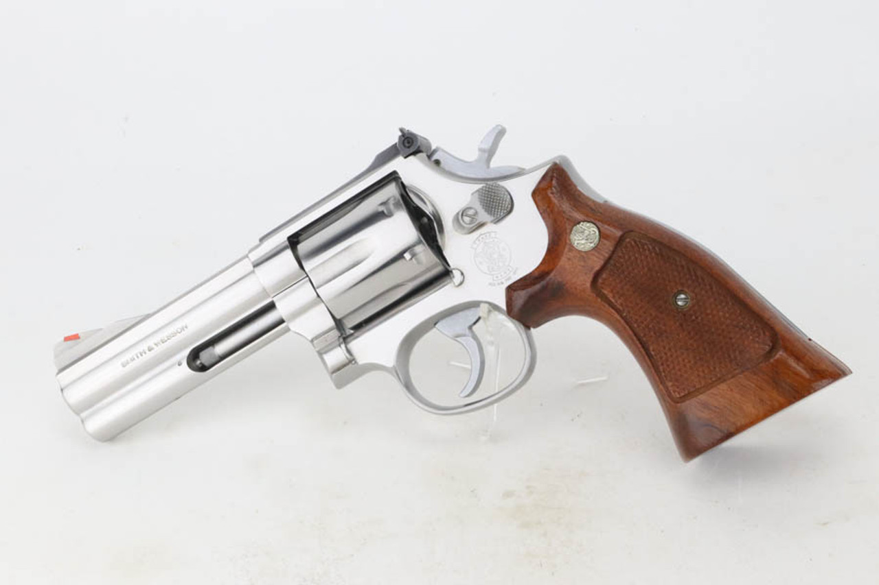 SOLD - Near-Mint Smith & Wesson Model 686 - .357 Mag