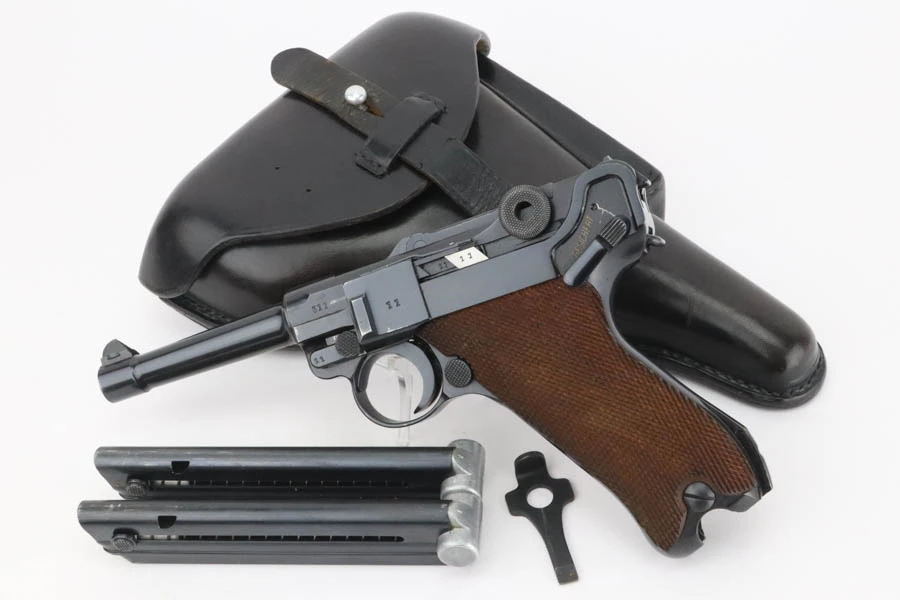 Gorgeous 1939 Police Eagle/L Mauser Banner Luger Rig - Two Matching Magazines w/ Capture Doc - photo 1 of 24