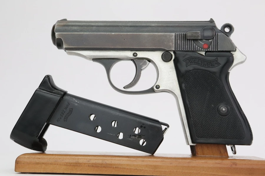 End-of-production dural Walther PPK with black grip and box magazine - left side with magazine