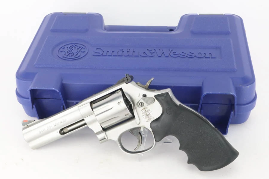 Smith & Wesson Model 686-6 .357 Magnum revolver with case - with case
