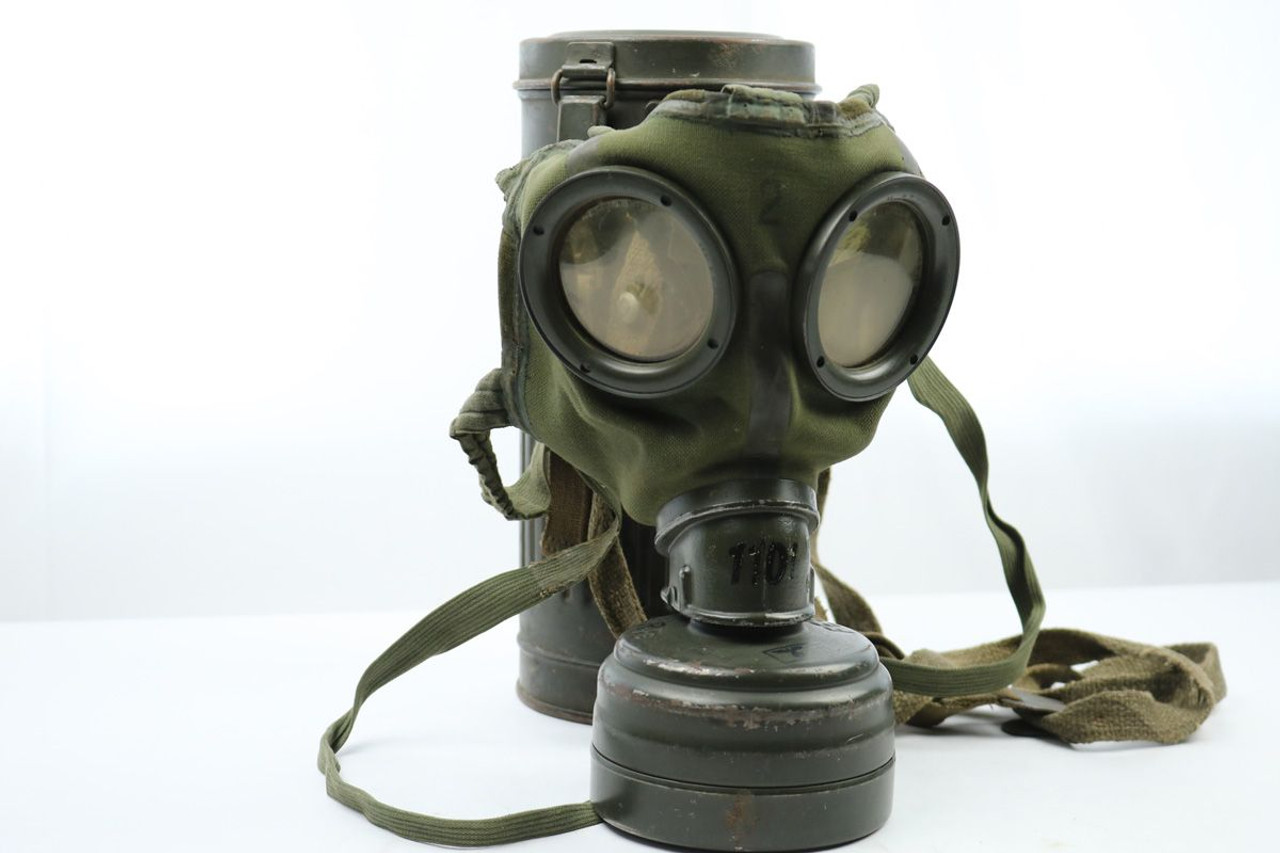 WW2 German Gas Mask - 1939 - 1