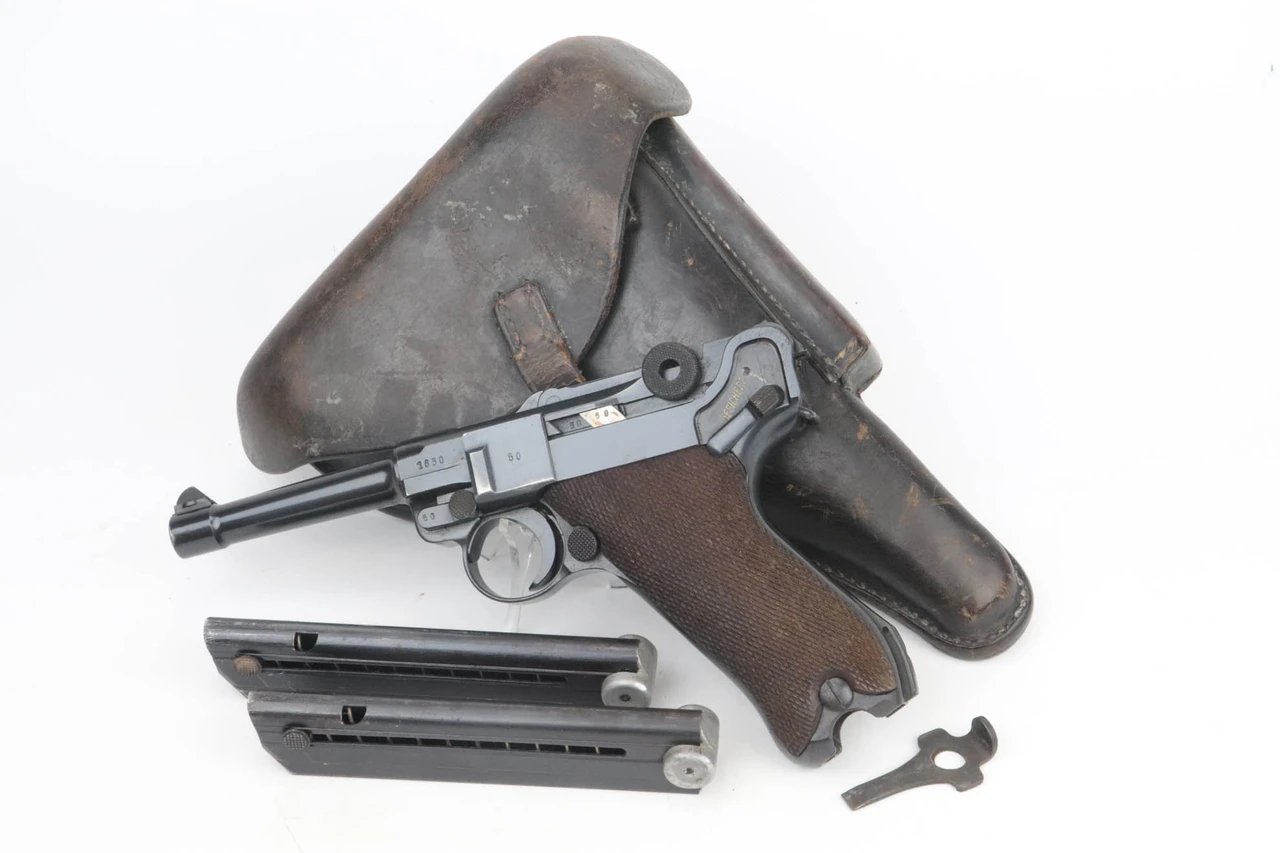 Excellent 1940 Mauser Luger Rig - Two Matching Magazines - photo 1 of 25
