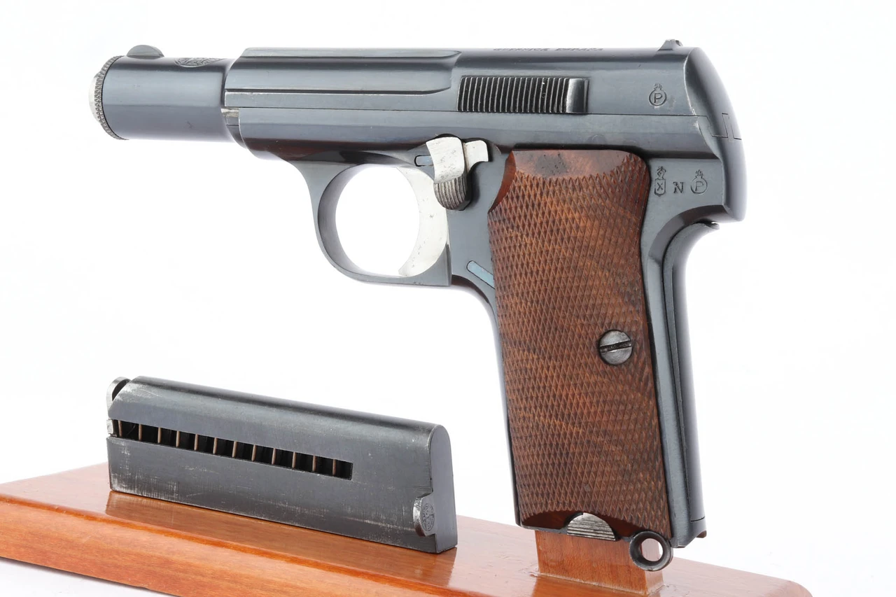 Mint Nazi Astra Model 300 - 9mm kurz - photo 1 of 11
