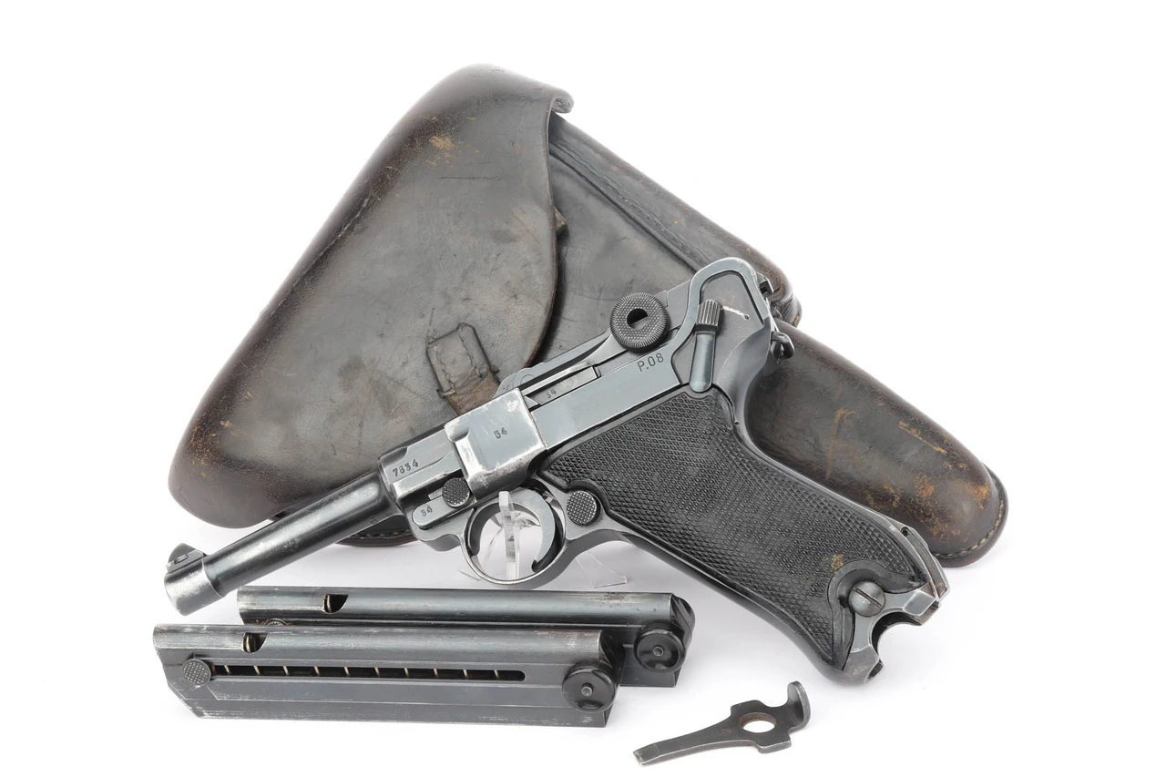 BYF 41 Black Widow Mauser Luger rig with Eagle 135 proofs - with holster, magazines and tool
