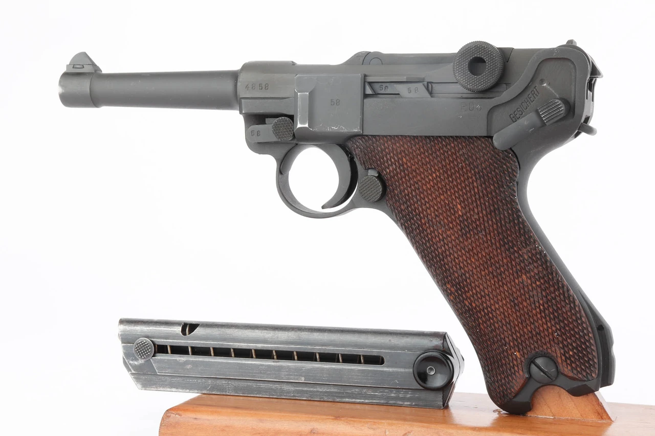 BYF 42 Portuguese contract Mauser Luger - left side with magazine
