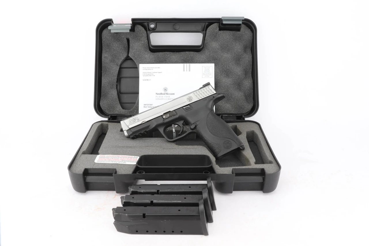 Smith & Wesson M&P 40 pistol with case - with case and magazines