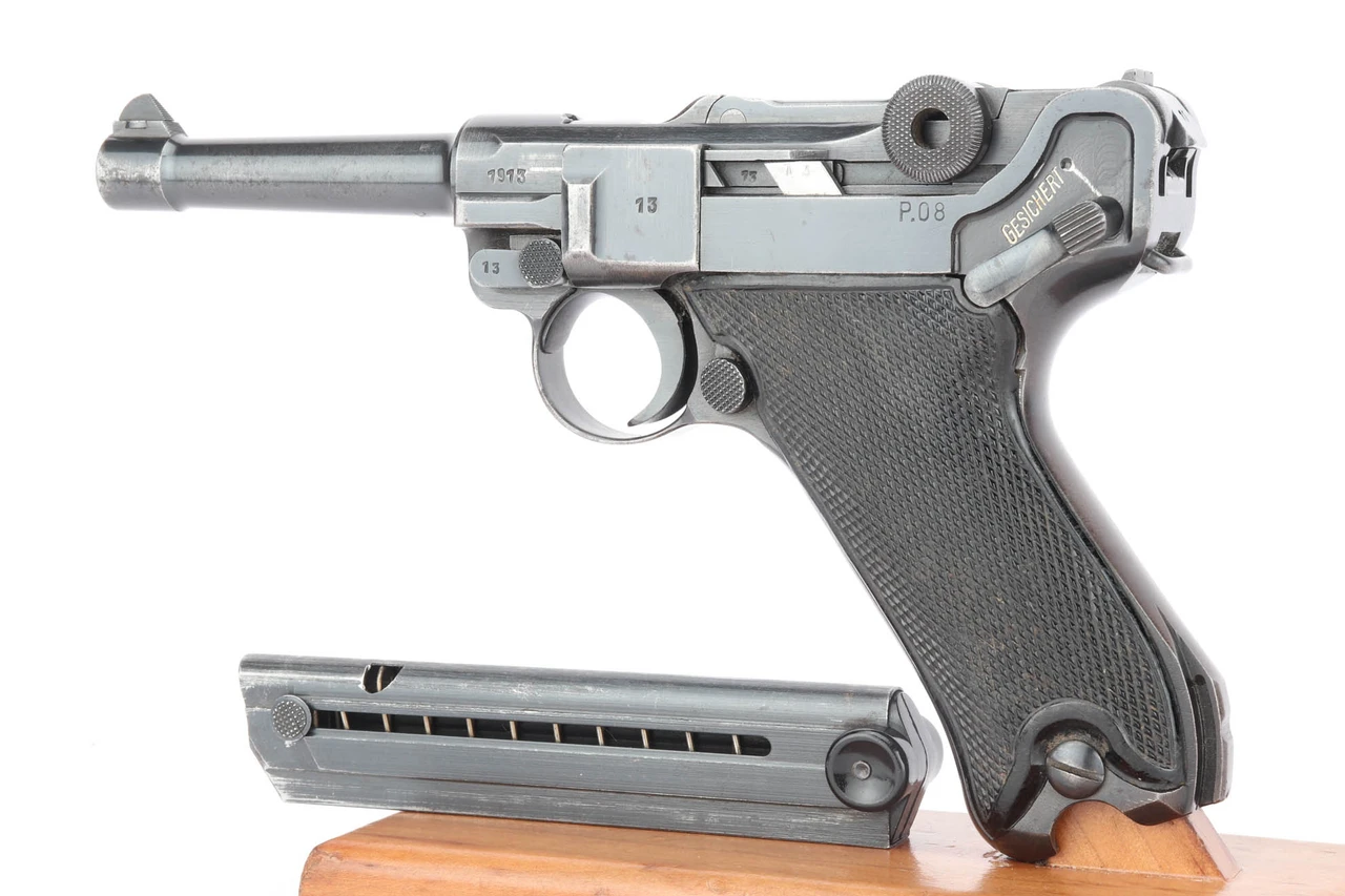 1942 BYF 42 Black Widow Mauser Luger - left side with magazine