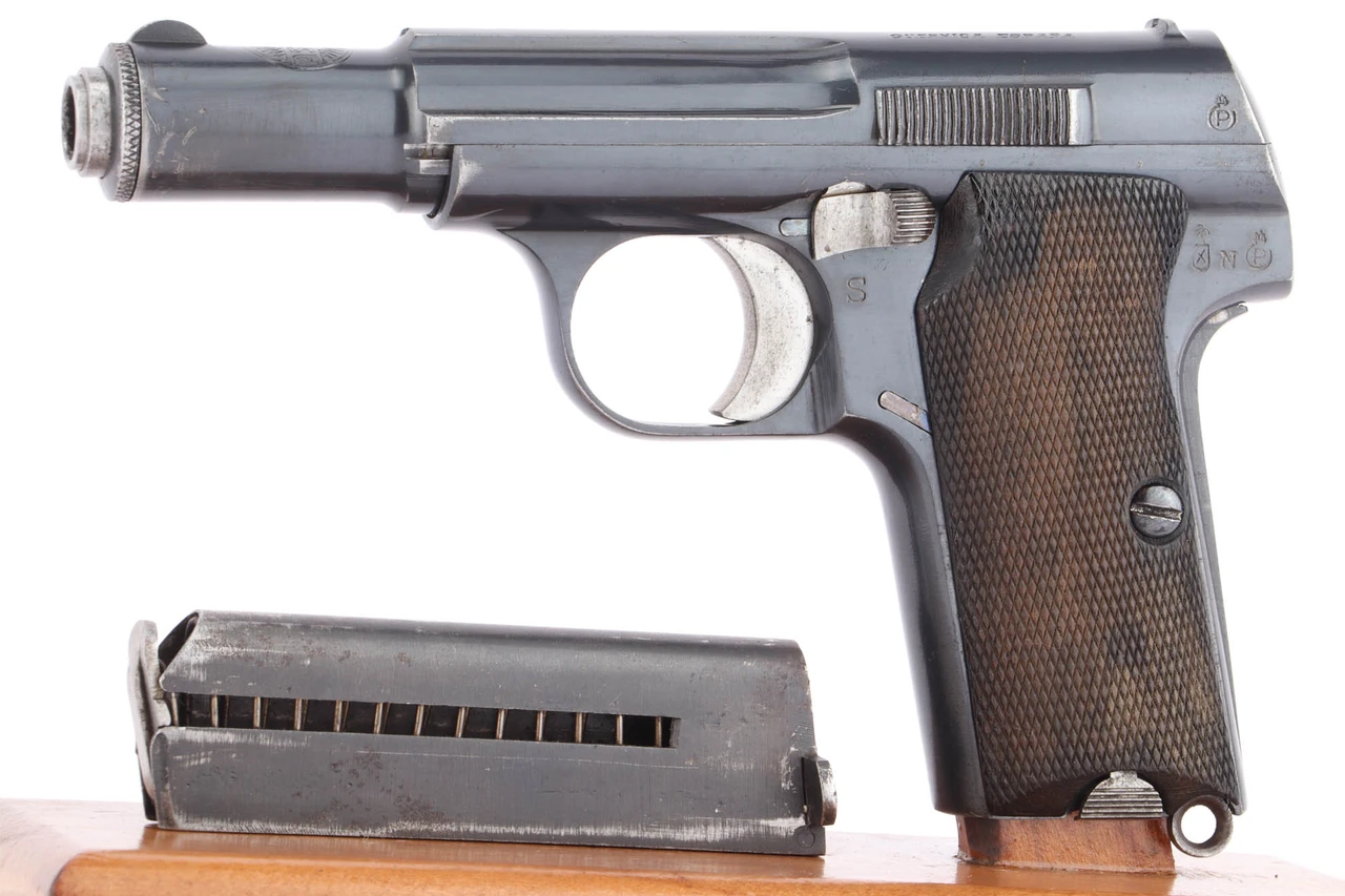 German military Astra Model 300 9mm Kurz pistol rig - left side with magazine