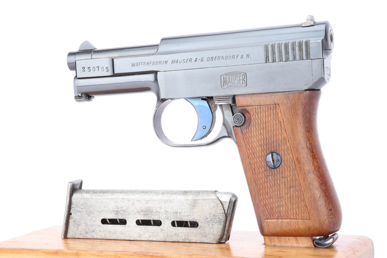 Mauser Model 1910 6.35mm pistol - left side with magazine