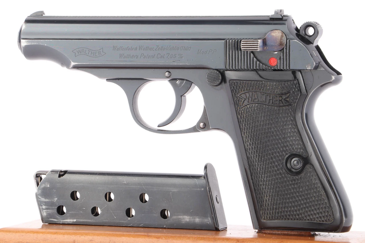 1938 commercial Walther PP pistol - left side with magazine