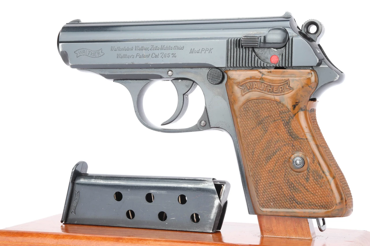 1939 commercial Walther PPK pistol - left side with magazine