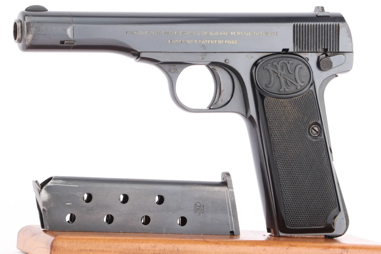 Pre-war Dutch contract German FN Browning M1922, Waffen 613 - left side with magazine