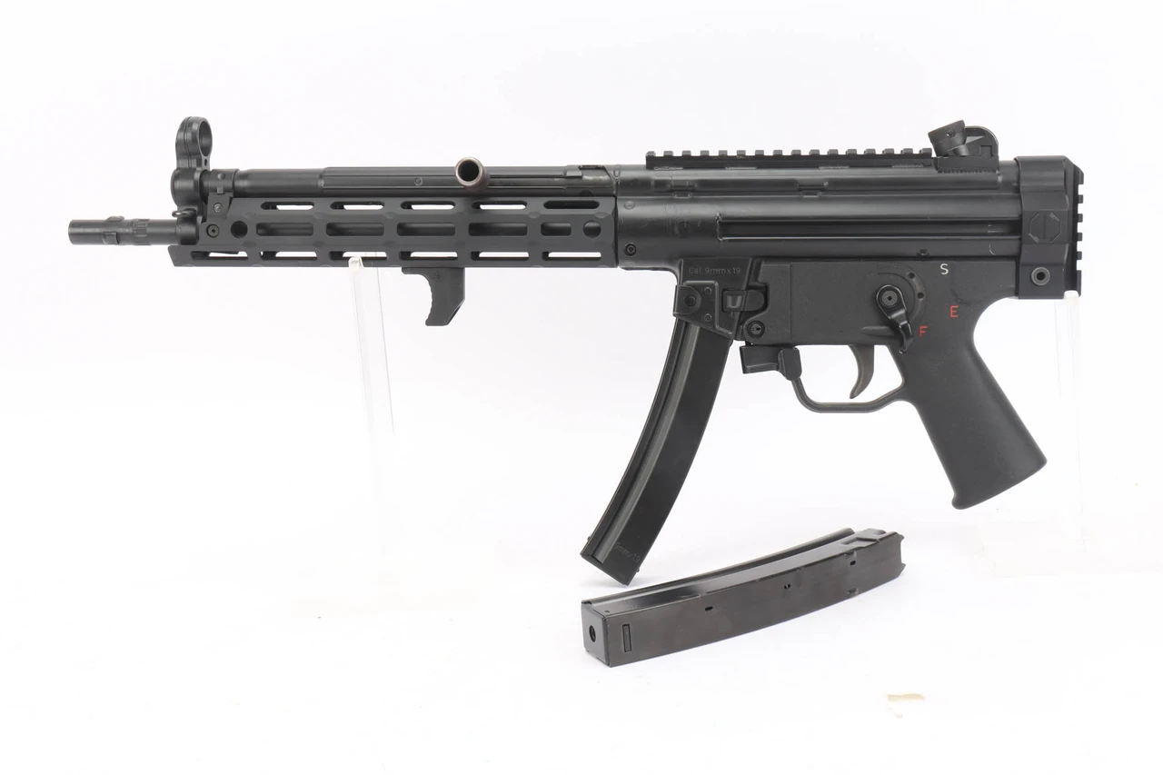 Dakota Tactical D34 MP5L clone - left side with magazine