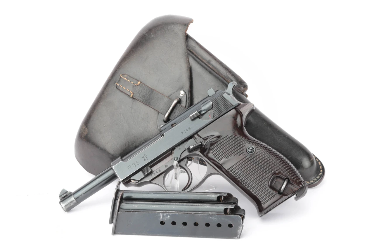 Second variation AC 42 Walther P.38 rig with two matching magazines - with holster and magazine