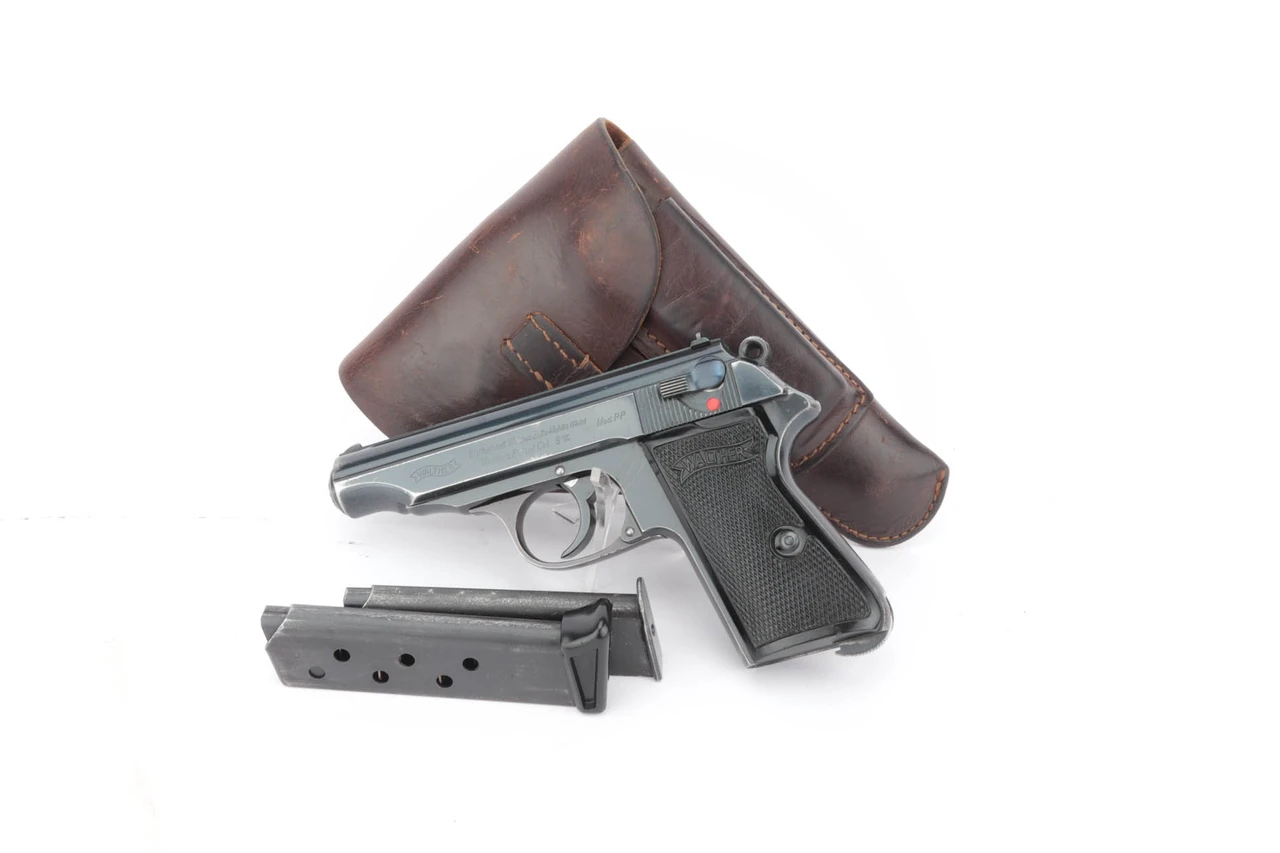 1939 Walther PP 9mm Kurz pistol rig - with holster and magazine