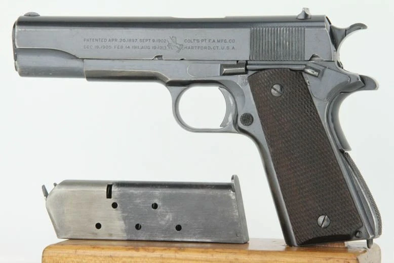Scarce, Excellent 1924 Transitional Colt 1911A1 - photo 1 of 11