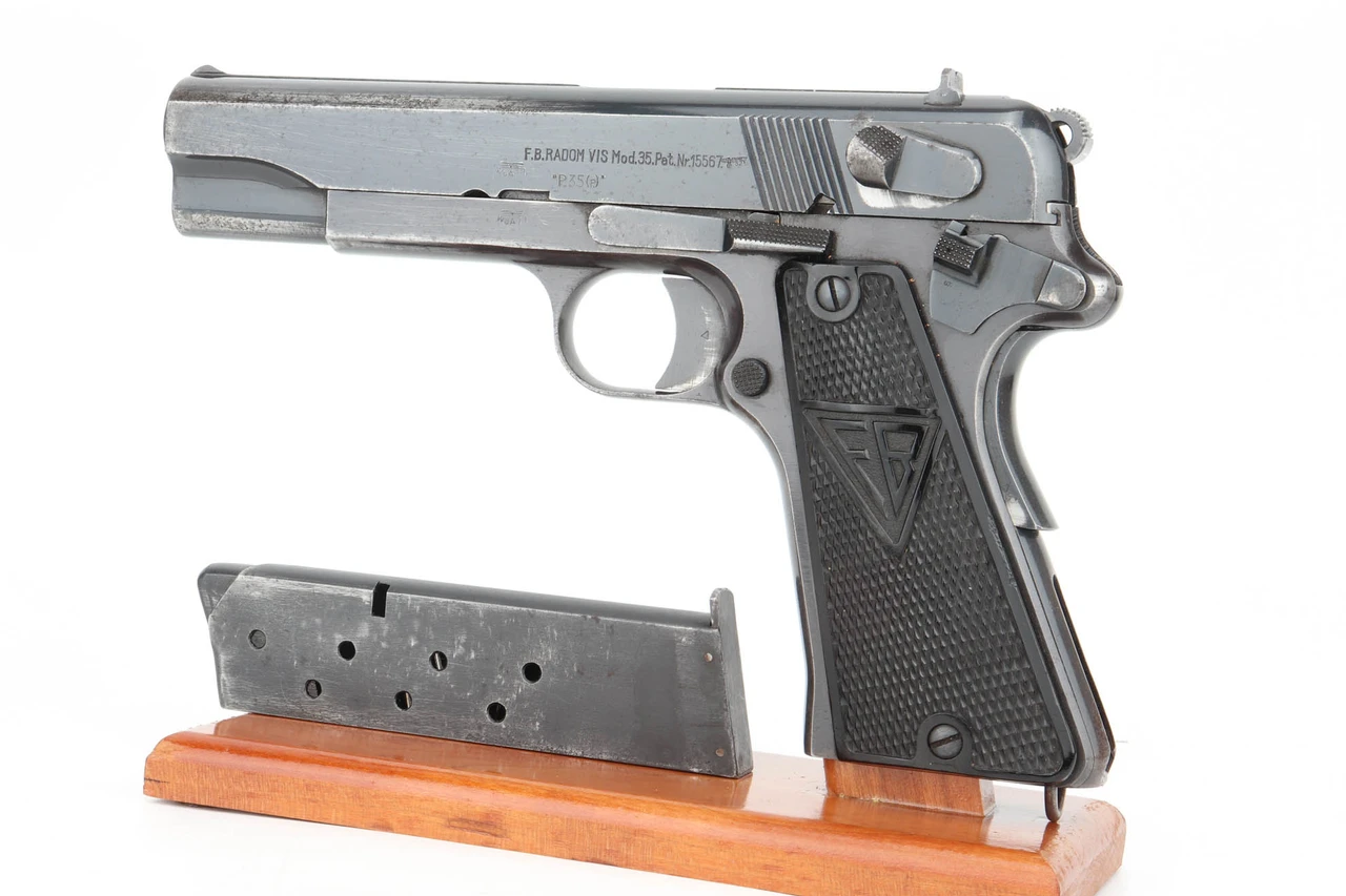 Early, Slotted Radom VIS Model 35