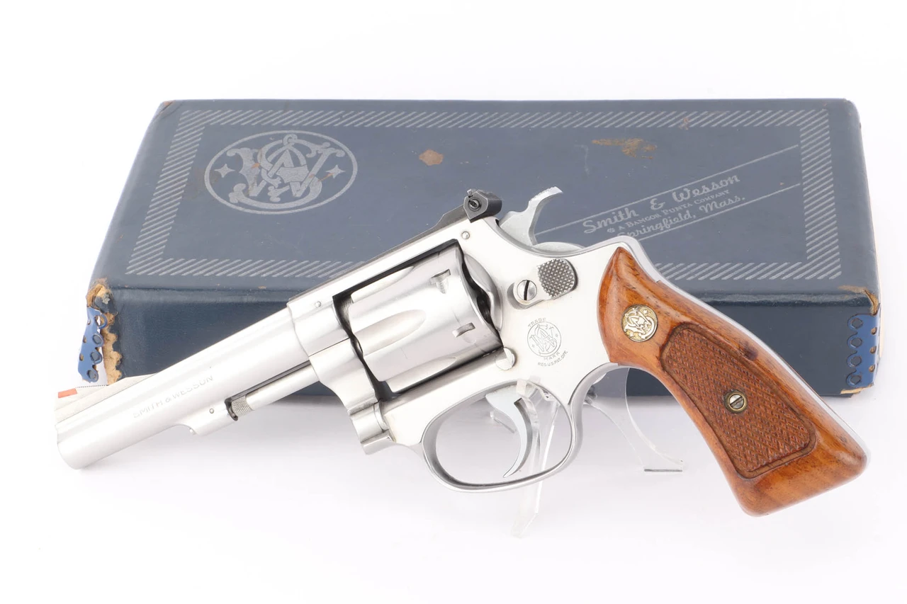 Excellent, Boxed Smith & Wesson Model 63 Revolver - .22 LR - photo 1 of 16