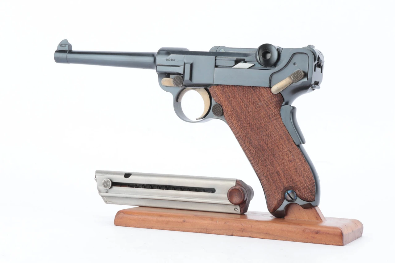 Commercial DWM M1900 Luger - left side with magazine