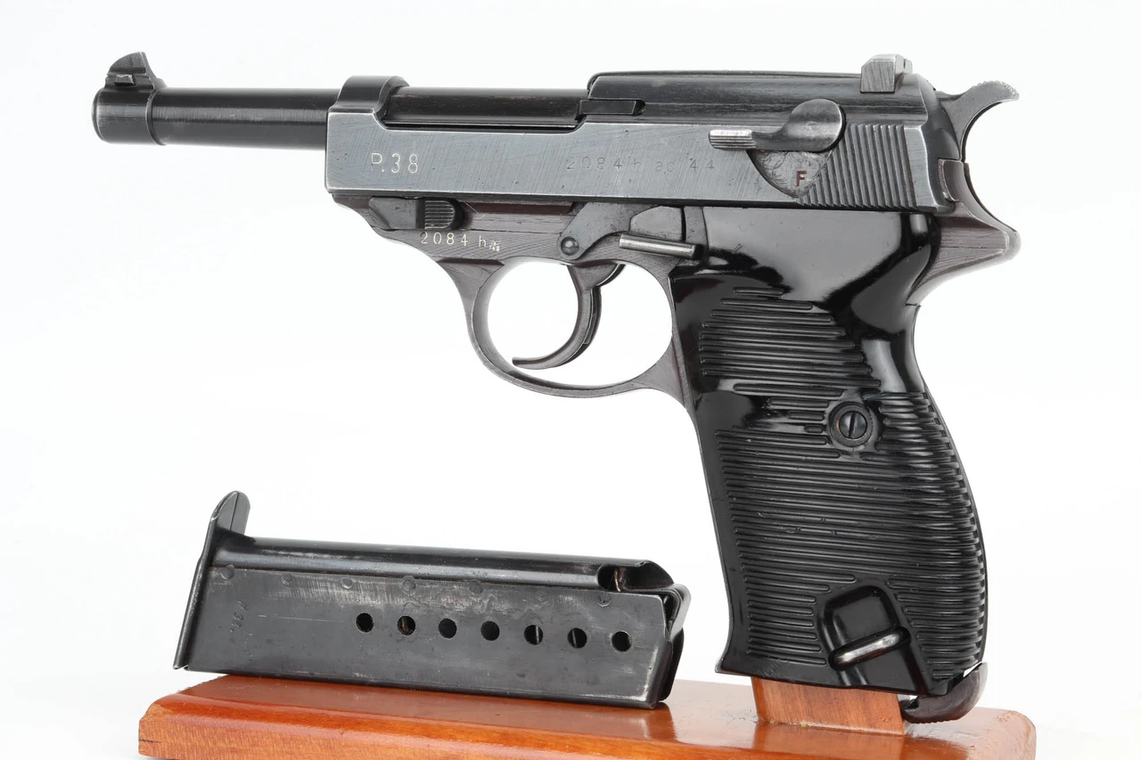 AC 44 Walther P.38 - FN Frame - left side with magazine